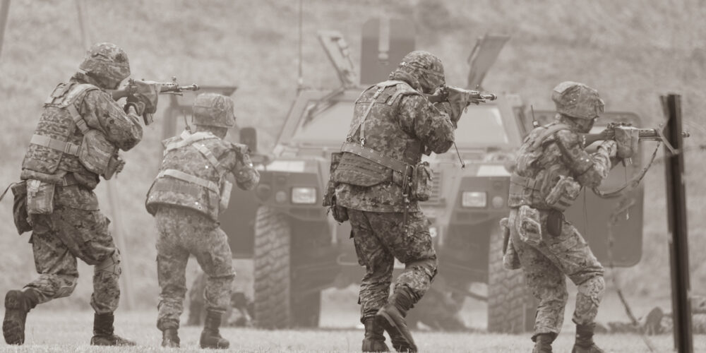 治療に「自衛隊式」見えない敵を想定したすごい訓練を生かす？！